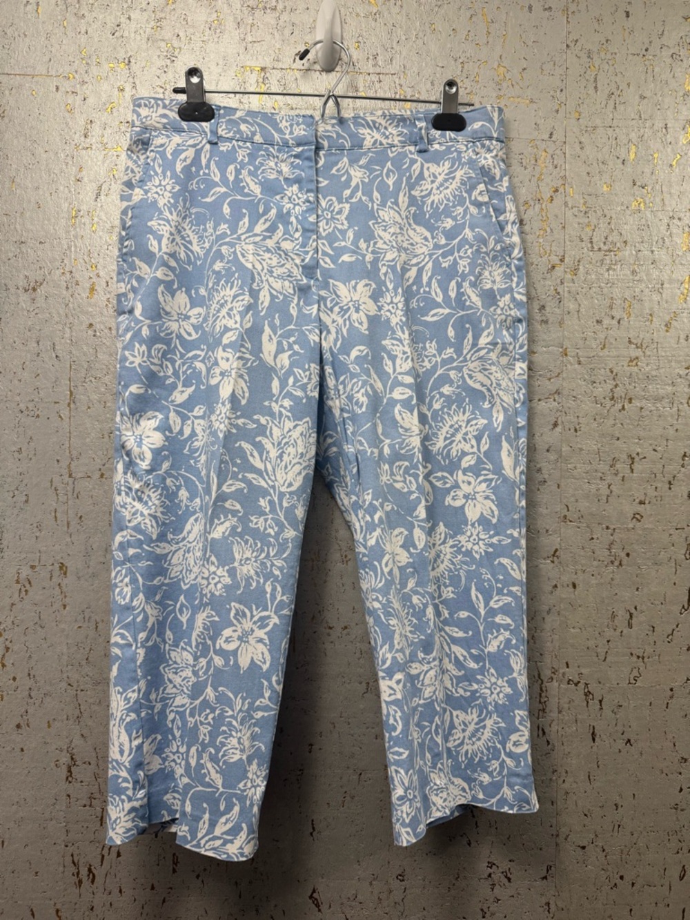 Briggs New York Women’s Capri Baby Blue and White Floral Pants